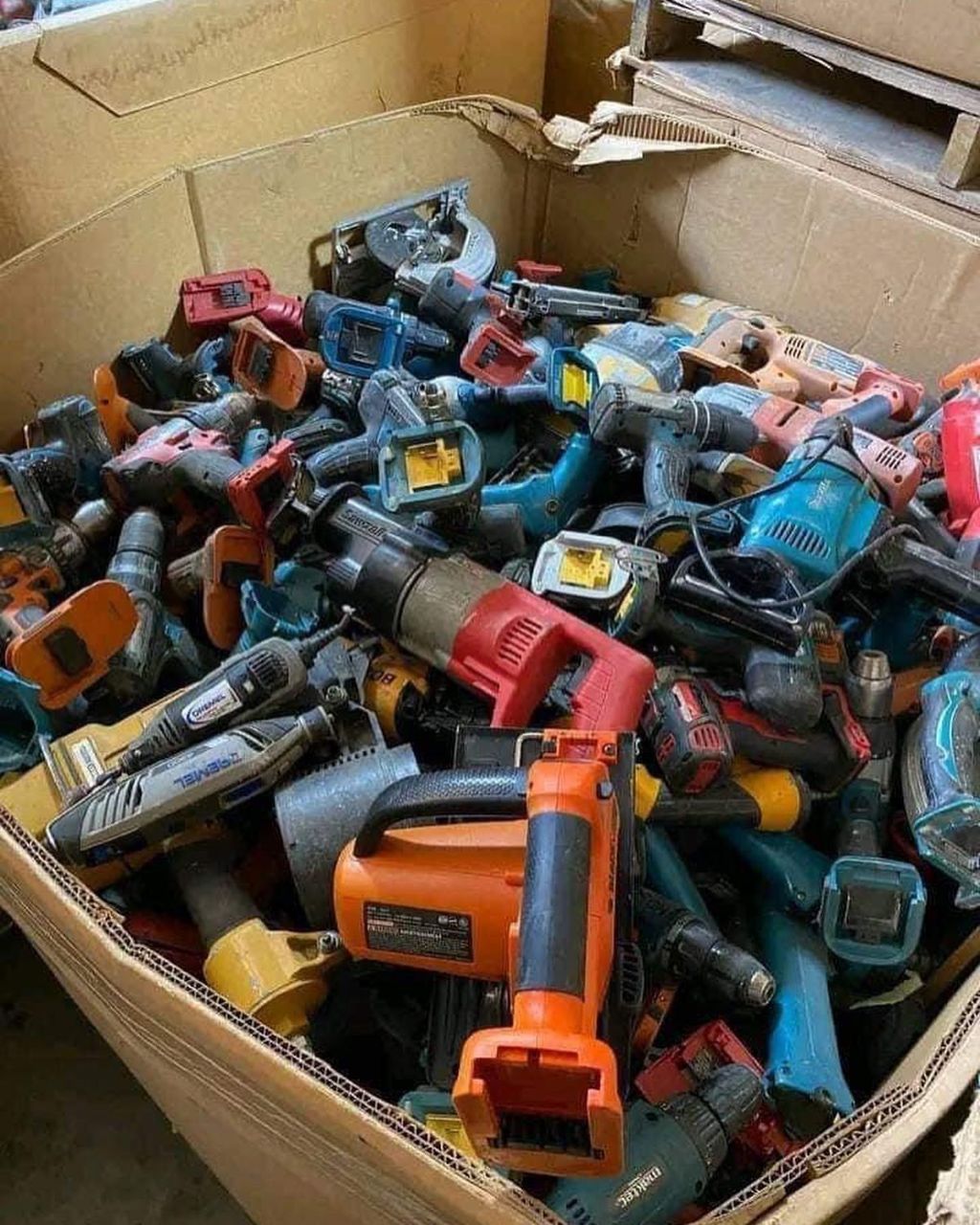 Pallet of mixed Returned Tools BIG D Discounts