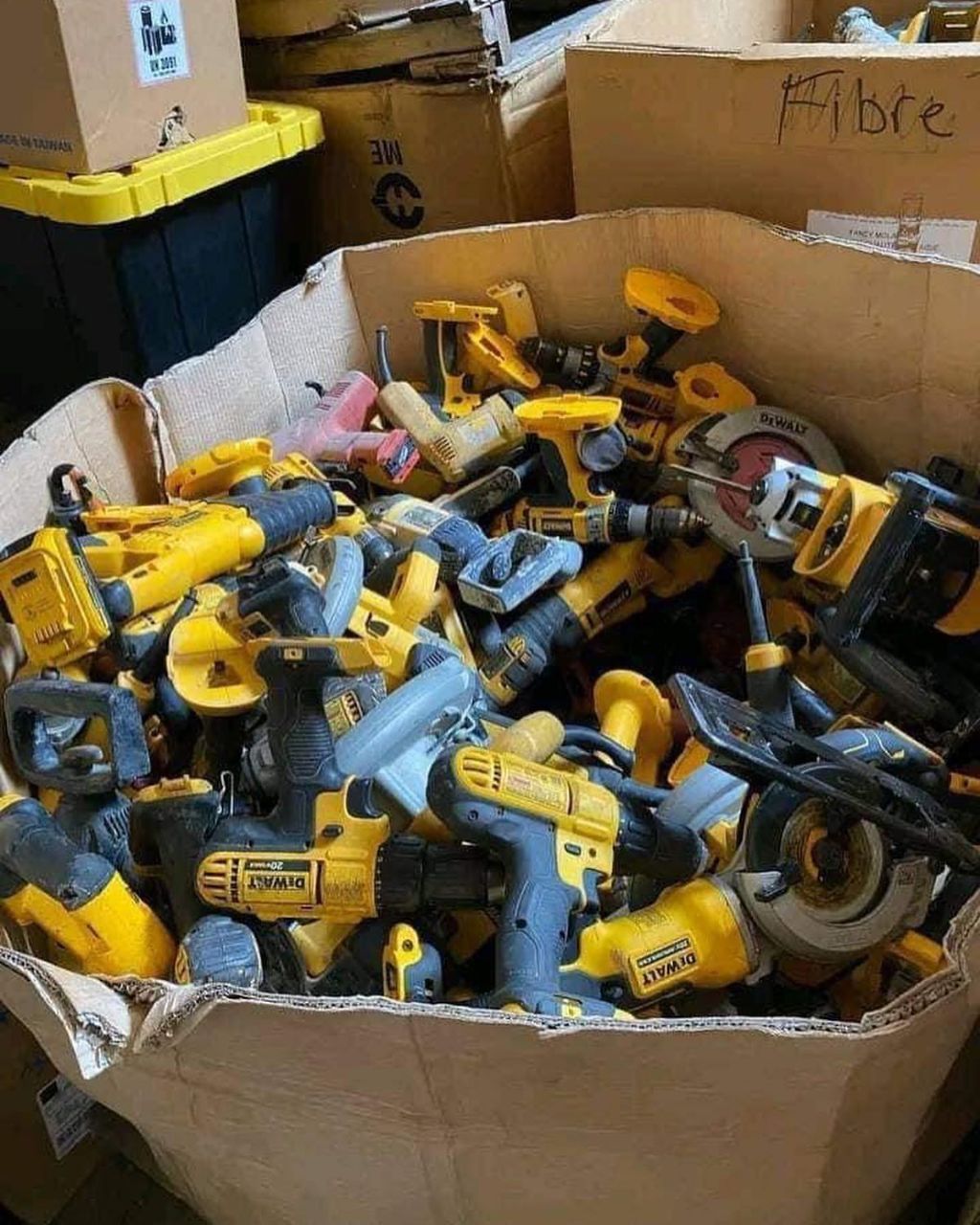 Pallet of mixed Returned Tools BIG D Discounts