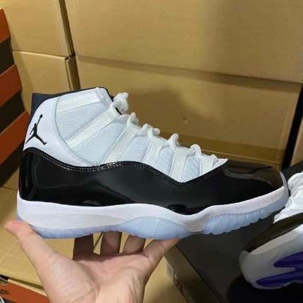 Authentic Jordan sneakers - Image 4