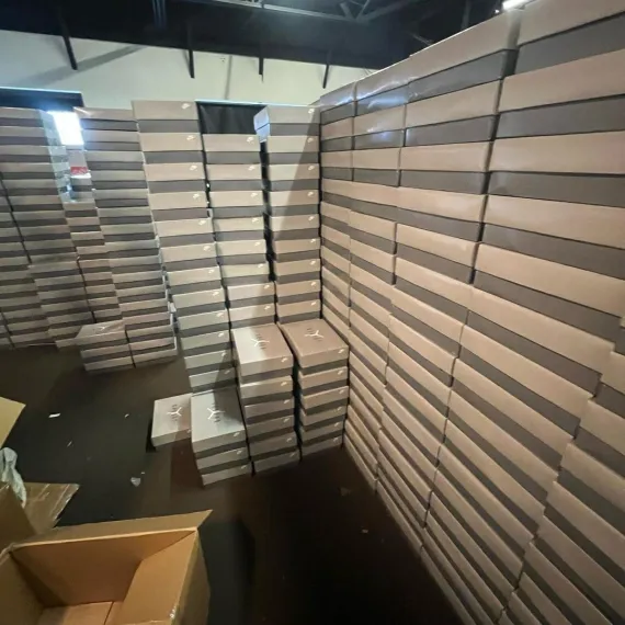 Authentic Jordan sneakers - Image 10