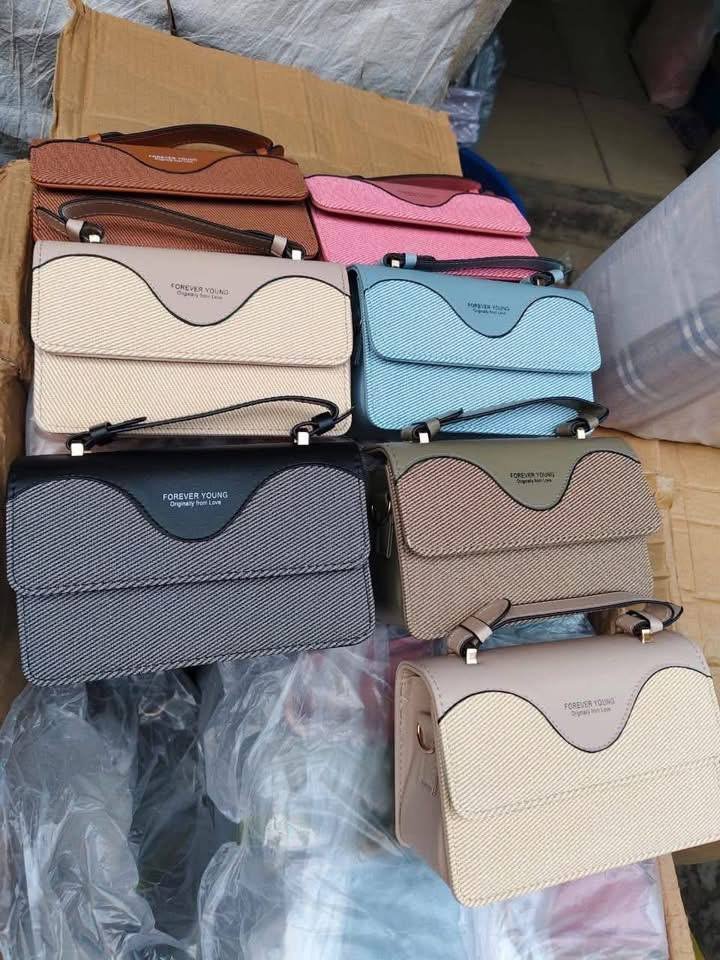Women Handbags Pallet - Image 3
