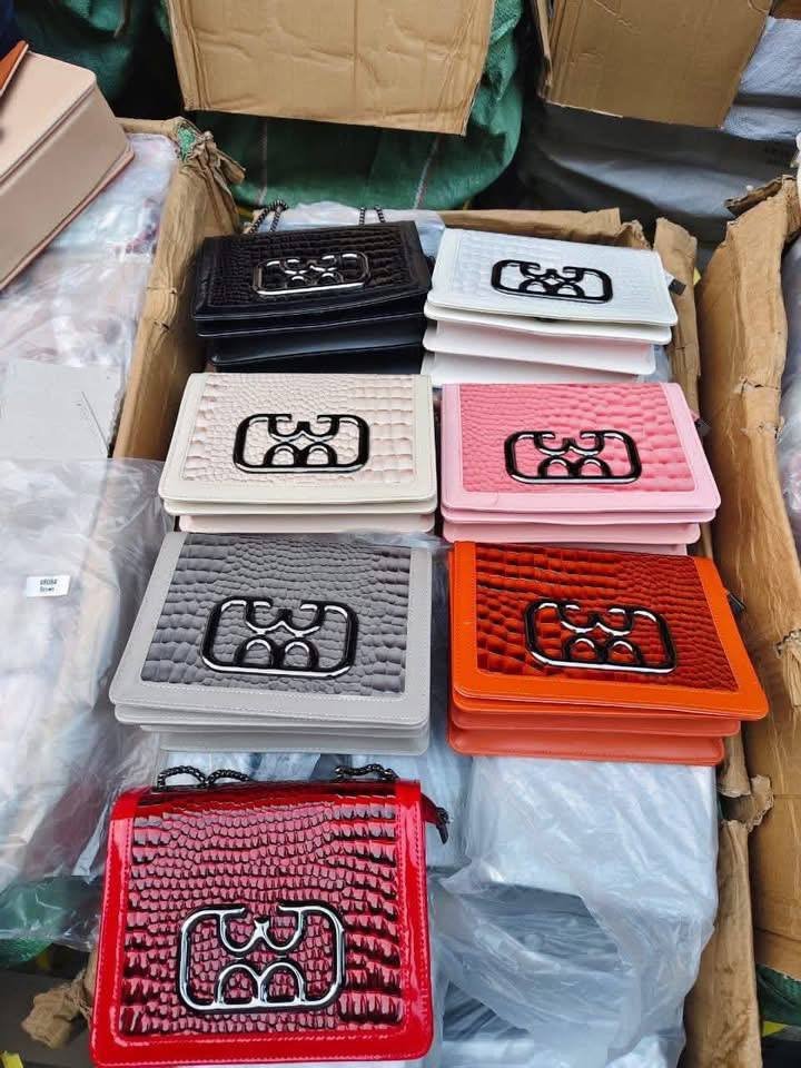 Women Handbags Pallet - Image 4